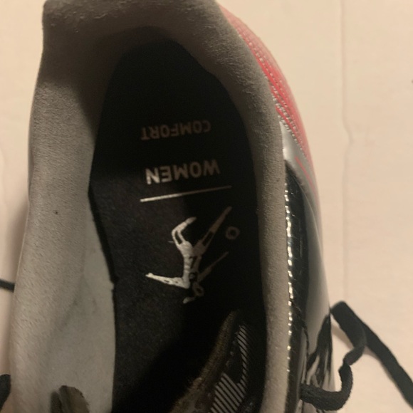 Black/pink womens cleats pre owned in good condition - Picture 6 of 9